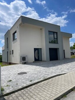 Prodej rodinného domu 196 m. Hluboká nad Vltavou - 1