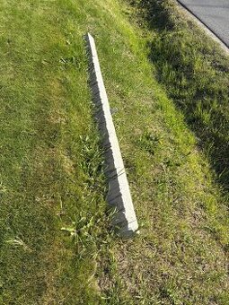 Betonový sloupek štípaný kámen 200 cm