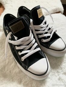 Nenošené Converse tenisky
