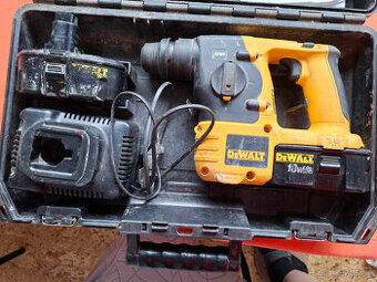 Aku kladivo DEWALT DC 212 SDS+