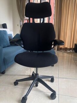 Kancelářská židle HUMANSCALE Freedom (PC 35000,-)