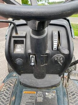 Zahradní traktor mtd