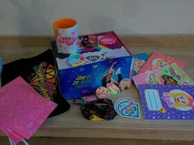 Merch LEA, trička, mikina, mystery OMG box.....