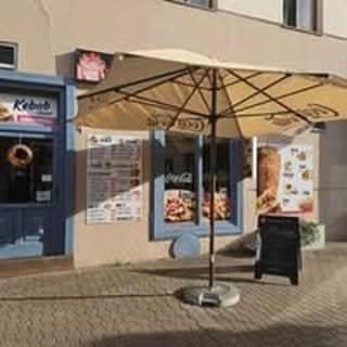 Prodám tři nové zabalené slunečníky kompletní s podstavcem