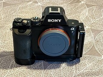 Sony Alpha A7 + grip + příslušenství