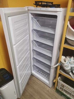 Šuplíkový mrazák Beko RFSA210K30WN