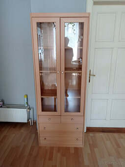prosklená skříňka - 1
