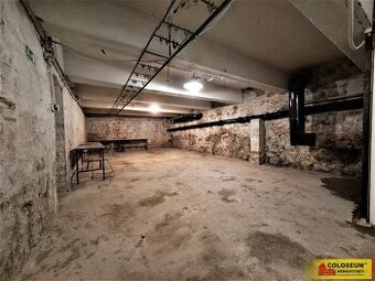 Adamov, pronájem skladu, 162 m², nákladní výtah, sklep – kom