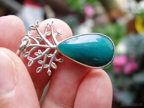 Nádherný přívěsek ze stříbra strom života-drahokam