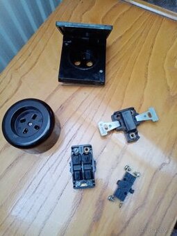 Spínače, zsuvk, čokoláda - ceny v textu