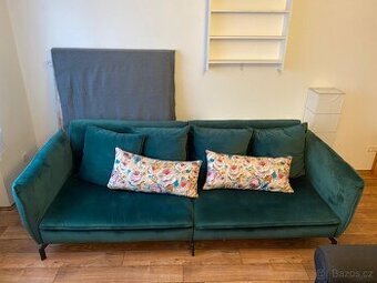 Zelený semišový gauč