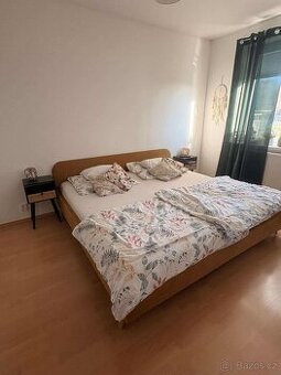 Čalouněná postel 200x200