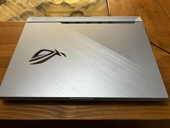 ASUS ROG Strix G15 | i7-10875H | RTX 2070 8GB | 32 GB RAM