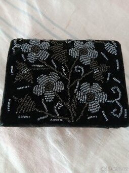 Korálková společenská peněženka