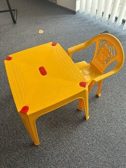 Plastový stolek se židli pro malé děti