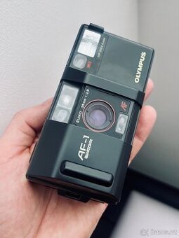 Stylový kompakt Olympus AF-1 s datovou stěnou – jako nový