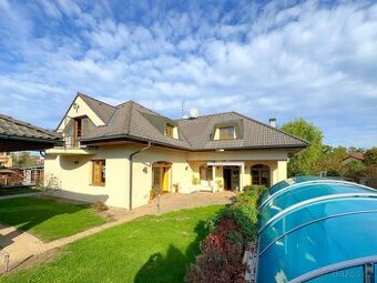 Prodej rodinného domu 6+1 s krytým bazénem, saunou a dvojgar