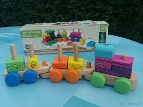 Dřevěná lokomotiva se 2 vagóny