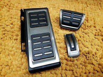 Sportove pedale naslapy na pedale nerezove s opierkou