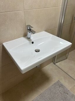 Koupelnové umyvadlo závěsné