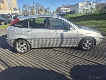 Ford Focus 1.6 74 kW / na náhradní díly