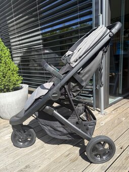 Kočárek Thule Spring Black / Grey Melange