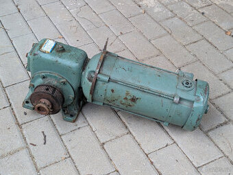 Elektromotor s převodovkou, 2