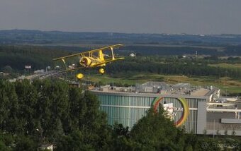 Žlutý dvouplošník RC