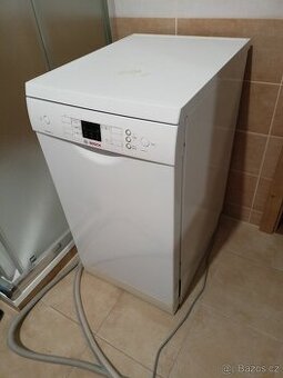 Nabízím uskou volně stojící myčku BOSCH TŘIDY A++ ŠIŘE 45