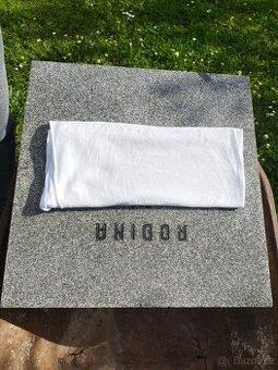 Hrobovy rám a náhrobní deska
