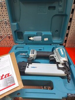MAKITA- hřebíkovačka pneu AF506