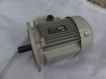 Elektromotor 3 kW / 2850 ot. -přírubový