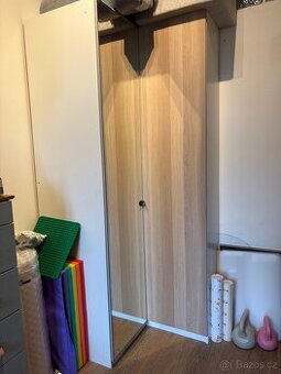 Rohová šatní skříň Ikea PAX