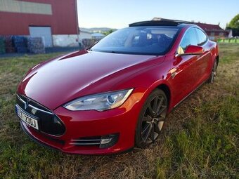 Tesla Model S P85+ free charging DPH