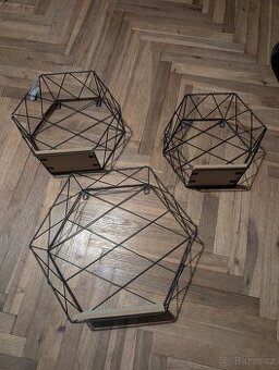 Šestihranné geometrické poličky na zeď