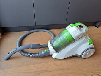 Starší bezsáčkový cyklónový vysavač ECG 1400 W - levně