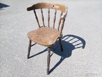 Starožitná rustikální židle