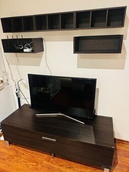 Obývací stěna a konferenční stůl