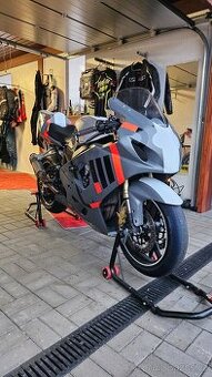 Okruhovka Suzuki GSX-R 750