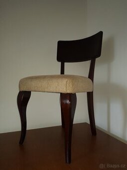 Starožitná židle - po renovaci material Dub
