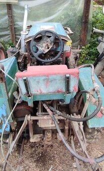 Malý traktůrek s motorem ČZ175