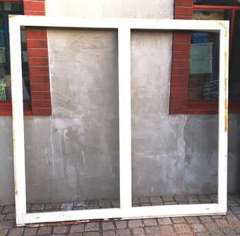 Bílé okno 172x184cm