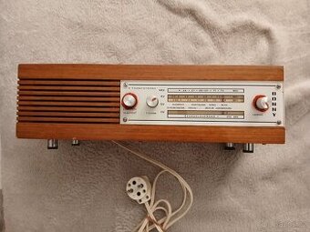 Staré retro funkční rádio
