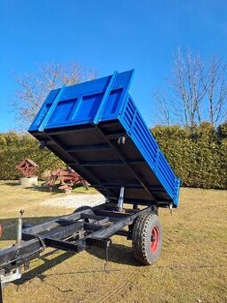 Kára, náves, vlek, Tristanny sklápěč 3t.