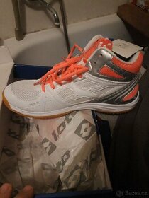 Nové dámské boty LOTTO. 390 kč.