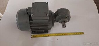 Elektromotor s převodovkou