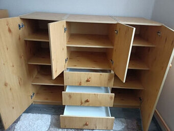 Skříňková sestava nejen do dětského pokoje SKVĚLE ÚLOŽNÁ