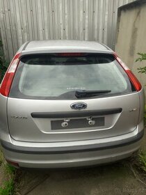 Ford Focus 1.6tdci ,špatný vrch motoru 2006