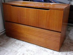 peřináč 90 x 40 x56 lesklý