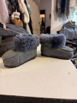 Ručně šité bačkory z pravého beránka